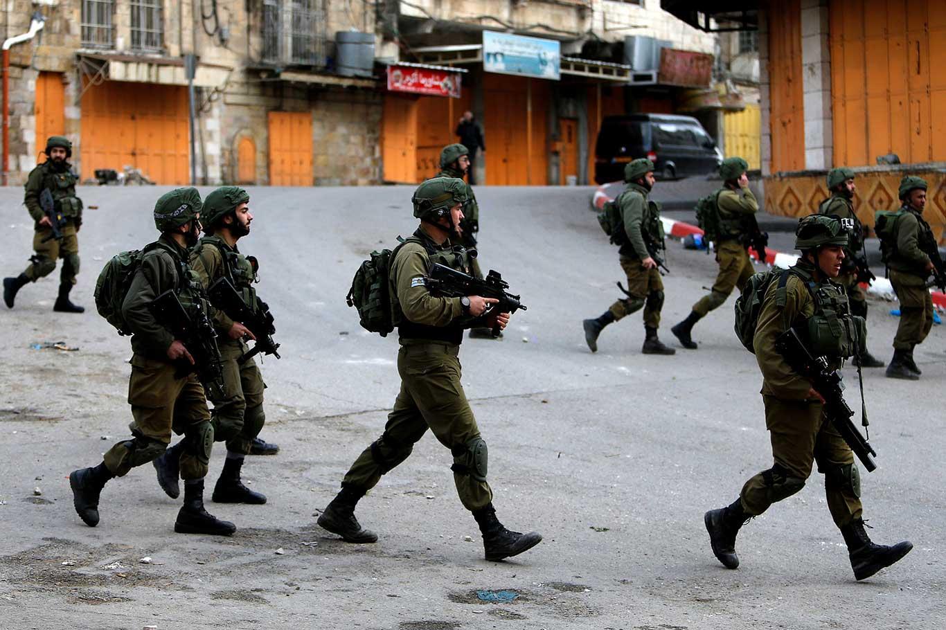 13 Palestinians kidnapped by zionist gangs in W. Bank